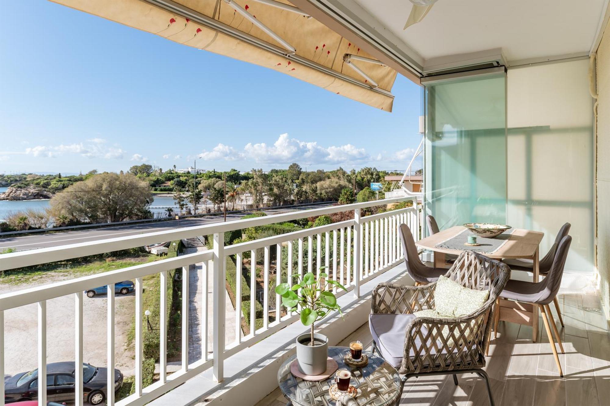 Apartment Amazing Sea View Kalivia Thorikou